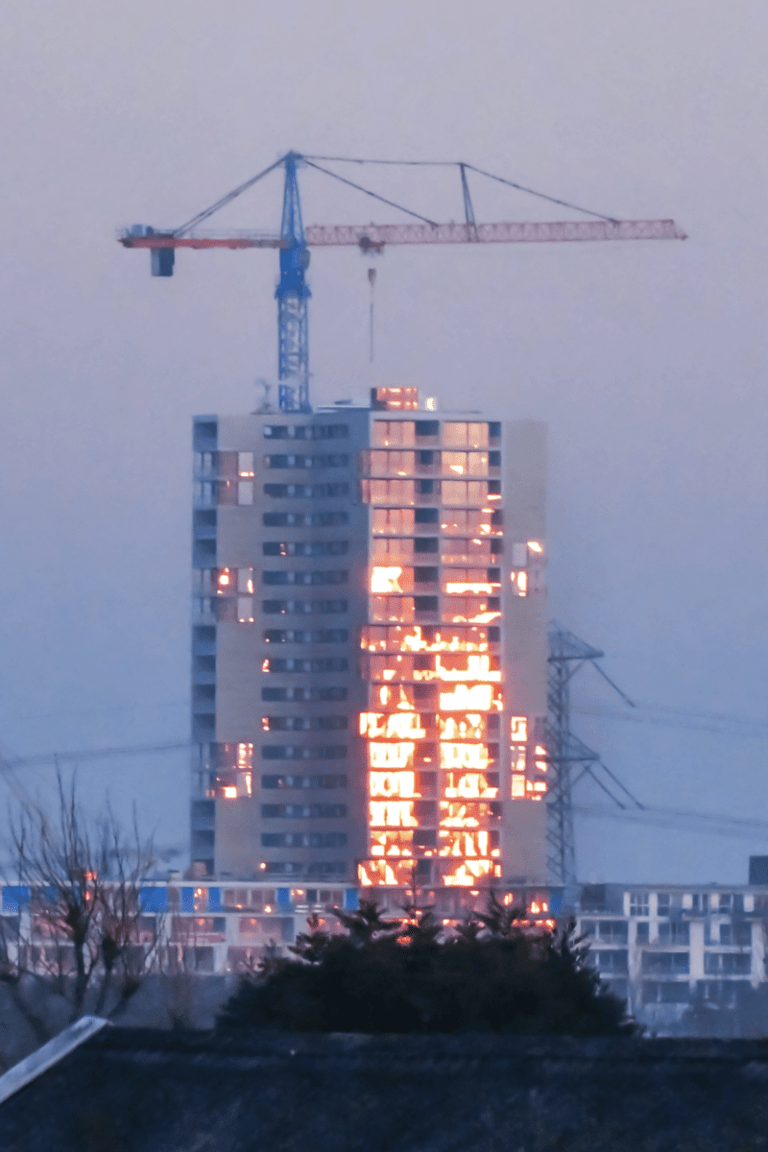 [OPGEVALLEN in de wijk] Woontoren Kopenhagen Nesselande boulevard “on fire”