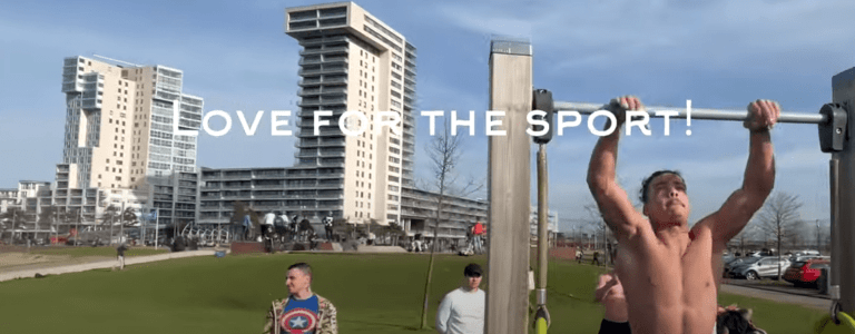 Fitnesstoestellen Kosboulevard ook verlicht; waarom ook niet de voetbalkooi aan het strand?