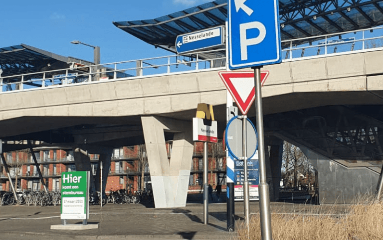 ‘Nesselande krijgt extra stemlokalen 17 maart 2021 bij winkelcentrum, metro en Rietveldpark’