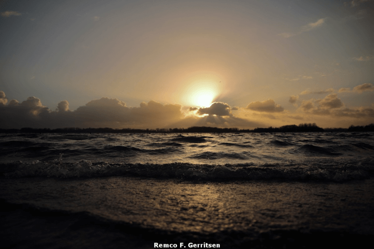 [FOTO] Unieke fotoserie ‘Zonsondergang Nesselande-Zevenhuizerplas’ #foto #beeld #strand