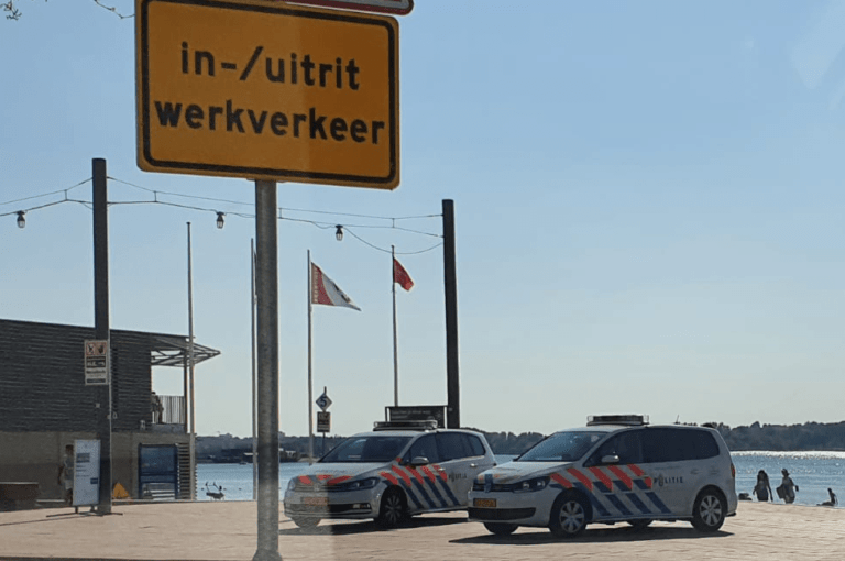 Dodenherdenking 4 mei 2020: Vlag halfstok en virtueel bloemen leggen, Luxor Rotterdam livestream