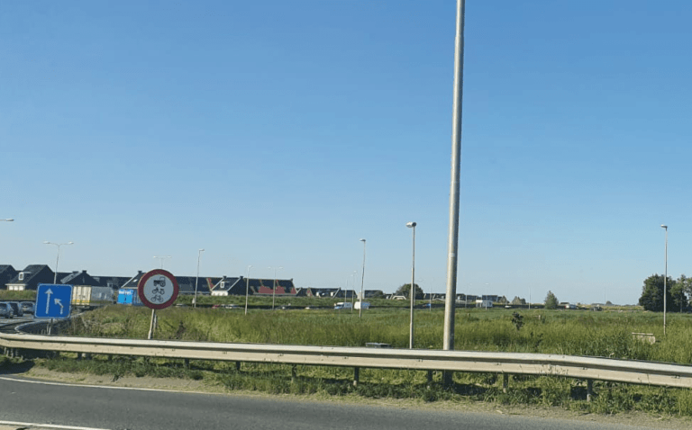 50e ongeval in de spits zet N219 weer klem; noodzaak aanpassing verkeersader wordt duidelijker