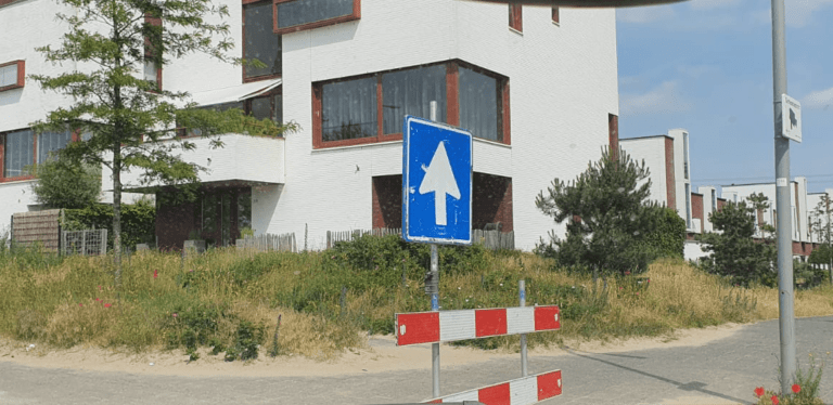 Boulevard afgesloten: gemotoriseerd verkeer wordt over parallelweg boulevard geleid; ontlasting Cypruslaan
