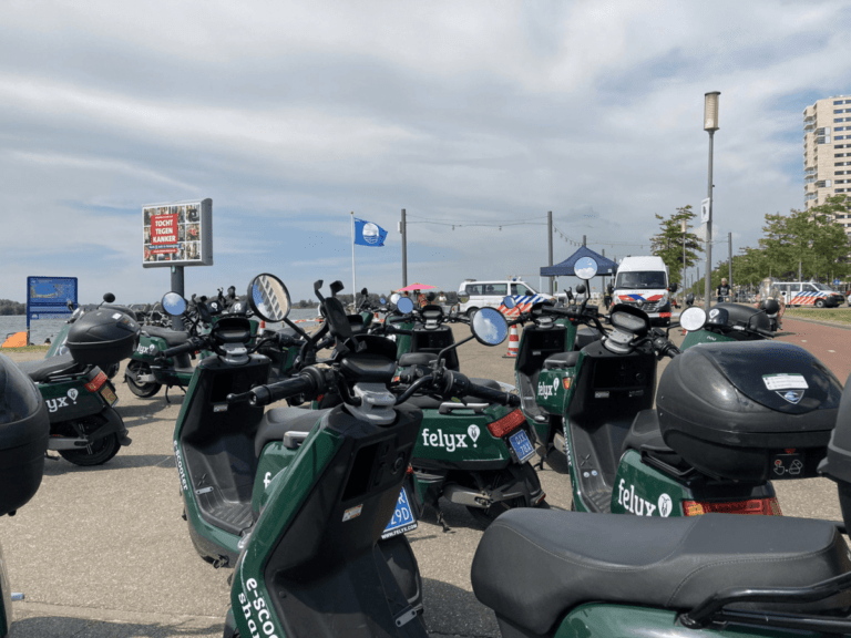 Politiecontrole met snelheidstesten boulevard Nesselande