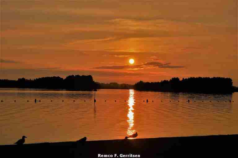 Schitterende foto-serie: ‘Zonsondergang strand van Nesselande’ – zomer 2021