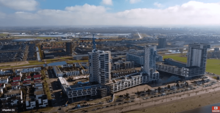 [VIDEO] Unieke dronebeelden van de drie woontorens, strand Noord en Waterwijk Nesselande