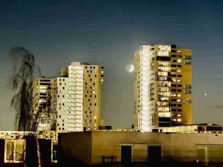 [FOTO] De maan, de boulevard, de torens en Nesselande skyline #herfst