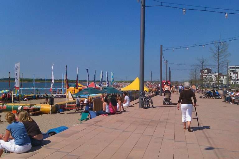 Beachclub Rotterdam-Nesselande biedt ook Beachtennis!