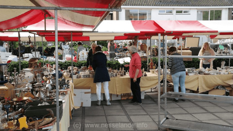 14 mei 2022: Rommelmarkt Kerkplein Nieuwerkerk aan den IJssel