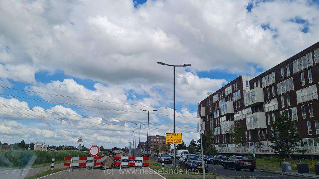 Brandingdijk afgesloten en chaos