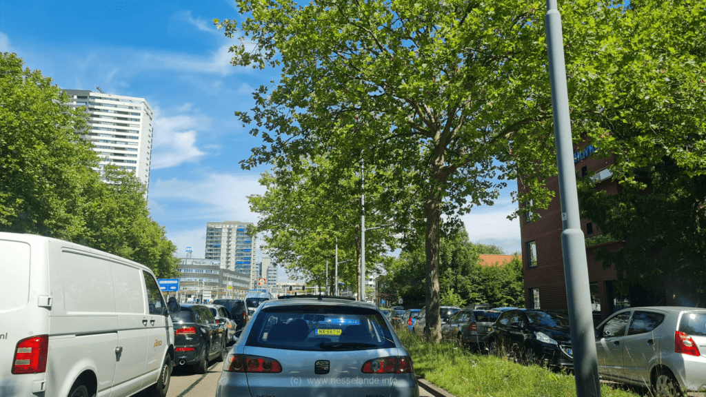Lange files in Prins Alexander door een chaotische planning van werkzaamheden