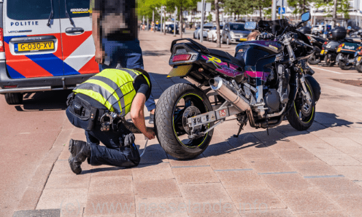 Politie Rotterdam-Oost: Motorrijders bekeurd op de Kosboulevard Nesselande