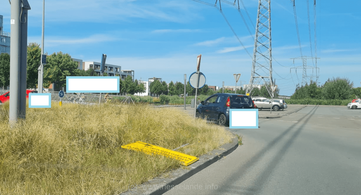 Bewoners/bezoekers trekken verkeerde bewegwijzering uit de grond