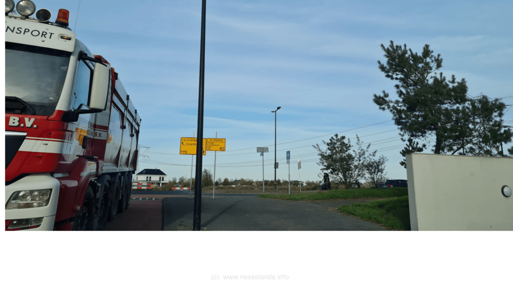 Bewoners in Nesselande zouden met de gemeente afspraken hebben gemaakt over het voorkomen van zwaar vracht- en bouwverkeer dat over de Cypruslaan en straatjes achter de boulevard rijdt. 