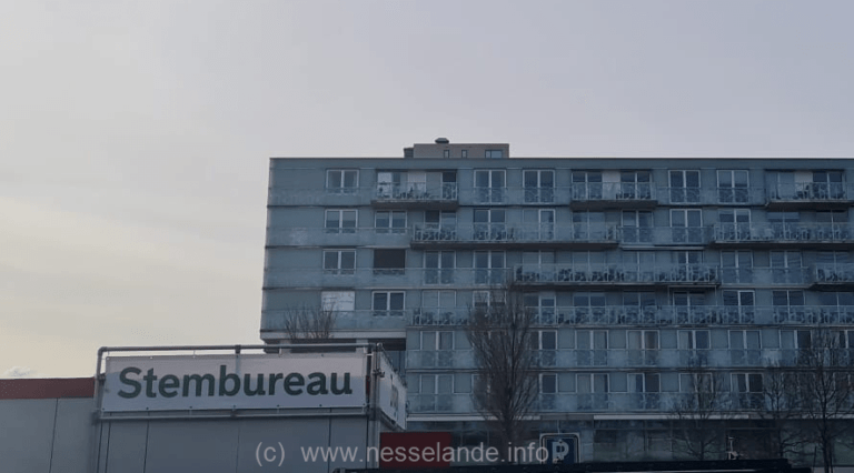 Op woensdag 15 maart 2023 zijn er twee belangrijke verkiezingen. U kunt dan in Nesselande stemmen voor de Provinciale Staten en waterschappen. Zo gaat de provincie bijvoorbeeld over de woningbouw.