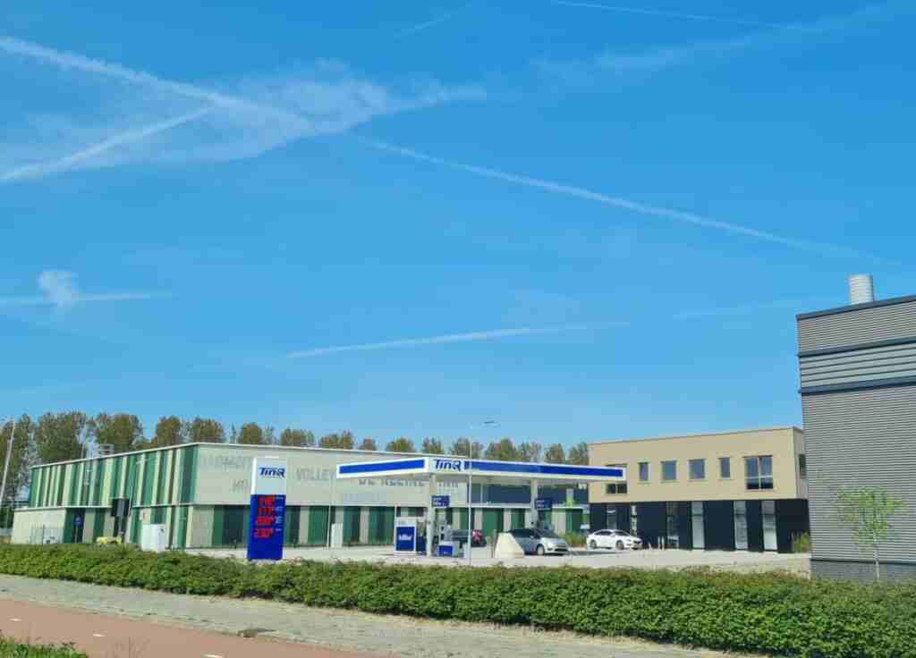 Nieuwe tankstation bij Nesselande '10 cent goedkoper'
