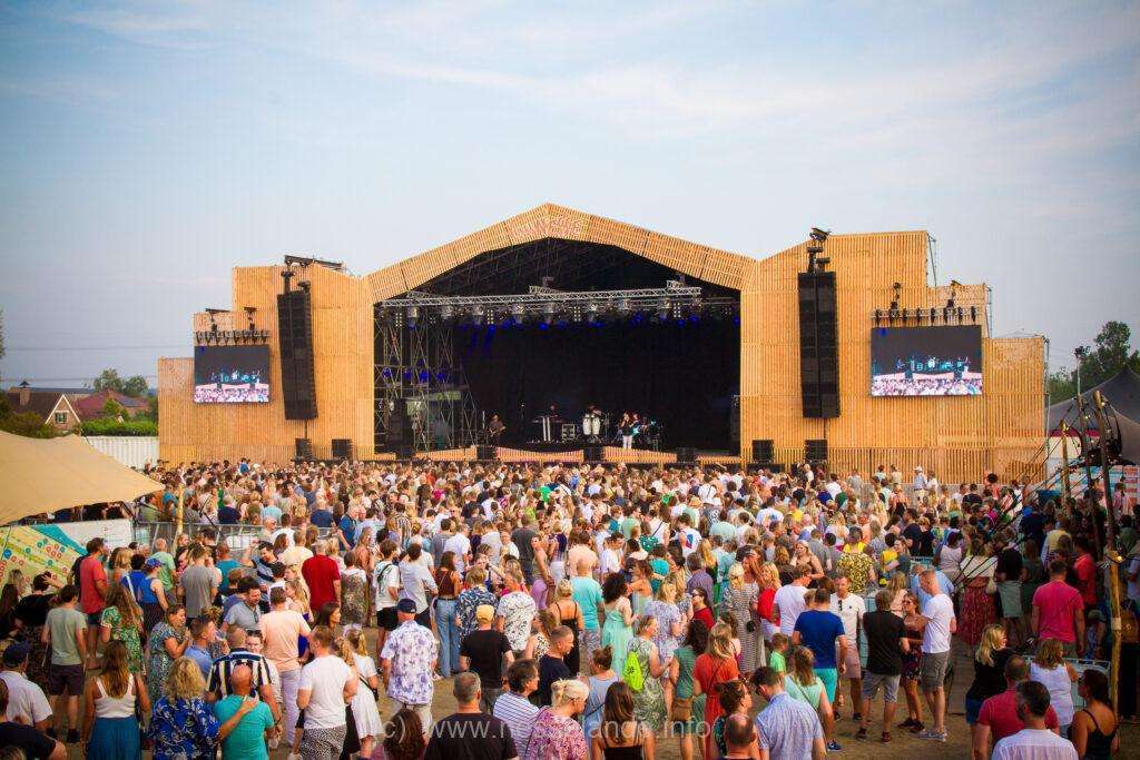 Tickets zijn te koop via de website van CuliNESSE: www.CuliNESSE.nl/tickets. De kaarten gaan hard. De zaterdag is bijna uitverkocht, de jeugdkaartjes zijn voor vrijdag en zaterdag zelfs al helemaal weg. De organisatie adviseert daarom niet te lang te wachten met het kopen van tickets.