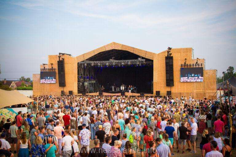 Tickets zijn te koop via de website van CuliNESSE: www.CuliNESSE.nl/tickets. De kaarten gaan hard. De zaterdag is bijna uitverkocht, de jeugdkaartjes zijn voor vrijdag en zaterdag zelfs al helemaal weg. De organisatie adviseert daarom niet te lang te wachten met het kopen van tickets.