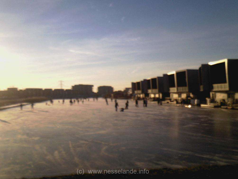 1 De bouw van een van de eerste woningen in Waterwijk Nesselande in 2005
