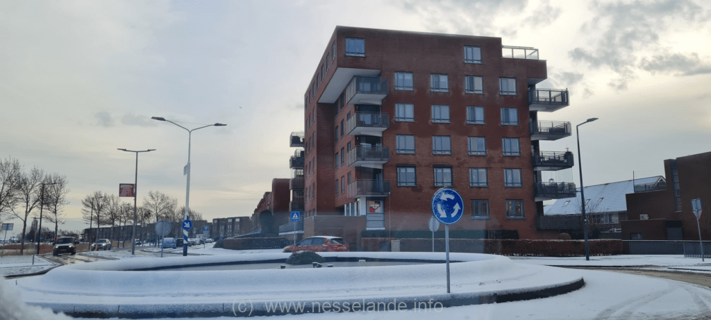 2024 sneeuw: zijstraten wijk Nesselande glad