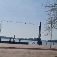 Kosboulevard rustige, zomerse strand Rotterdam-Nesselande 1 mei 2024