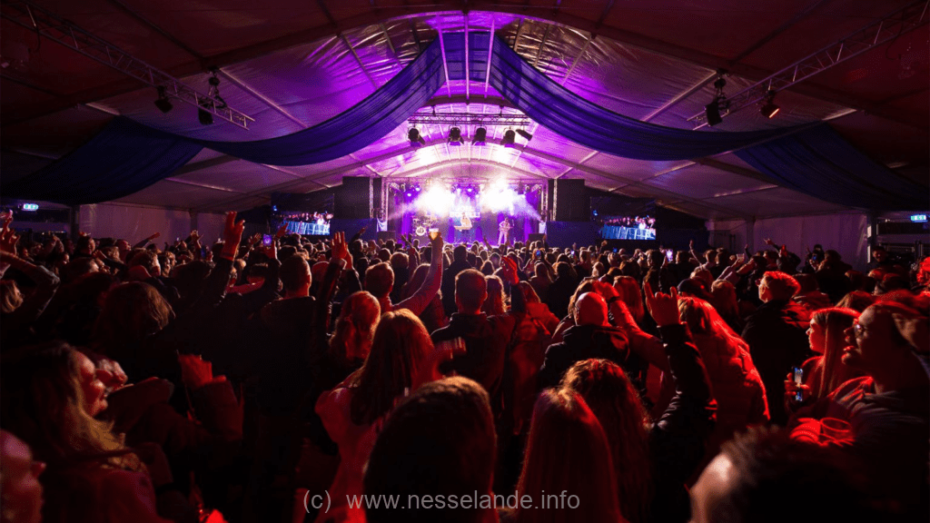BLUE Winterfestival dankt zijn naam aan Blue Monday, de meest depressieve dag van het jaar. Rond deze datum zijn de dagen kort, donker en somber.