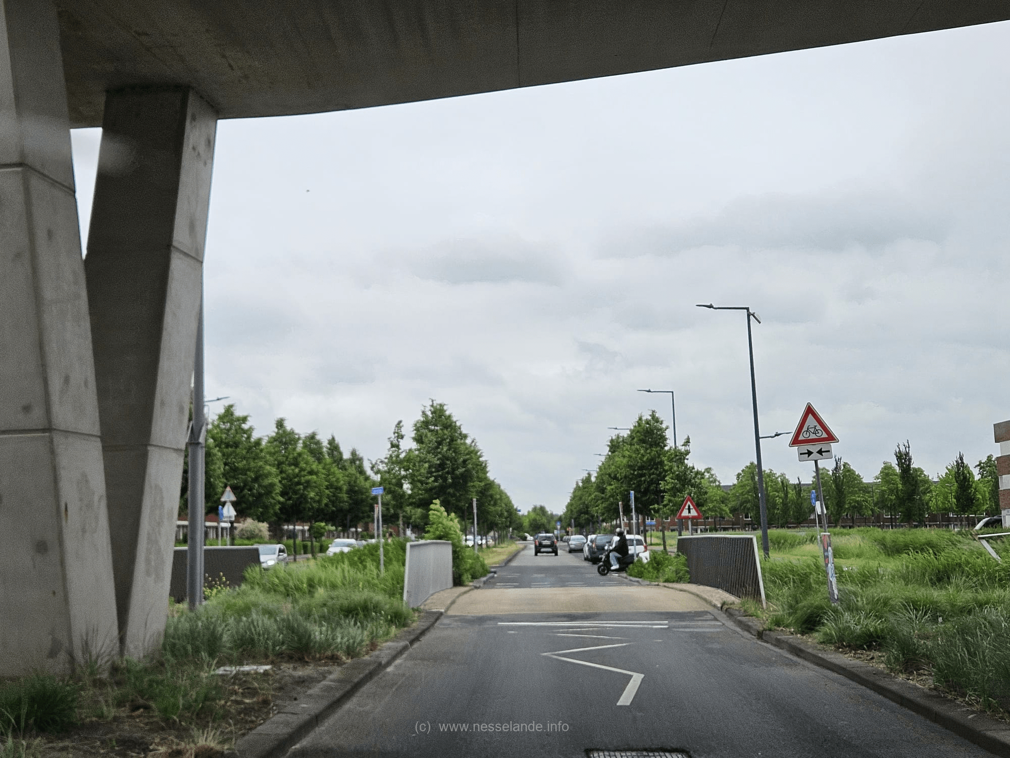 Wijkraad negeert weer bewoners; onoverzichtelijk horroroversteek bij metro