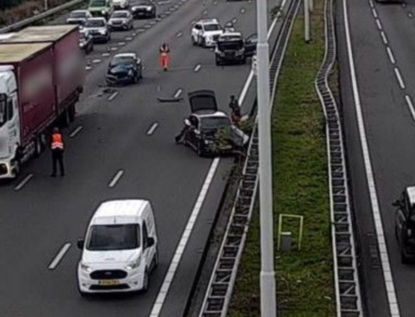 Snelweg A20 achter Nesselande dicht door ongeluk: Rijkswaterstaat.nl 2/9/26