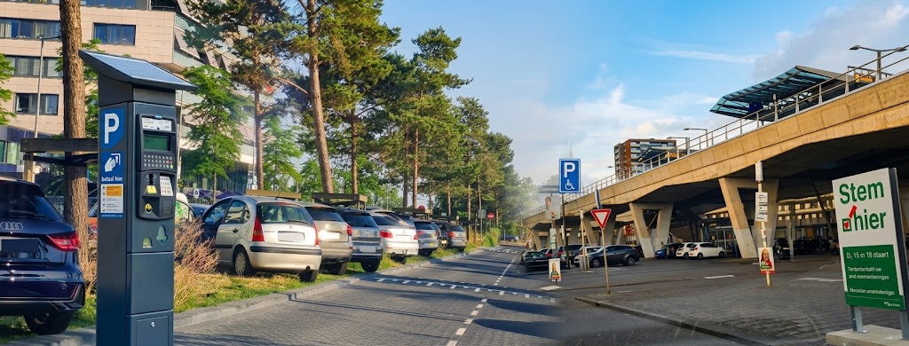 Tijdens de zonnige maanden veel parkeeroverlast.