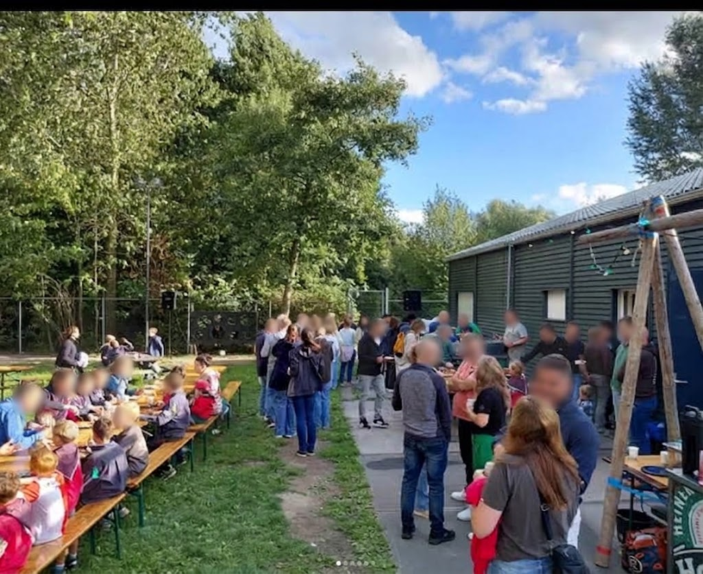 BBQ bij de Scouting Nesselande een de Kosboulevard